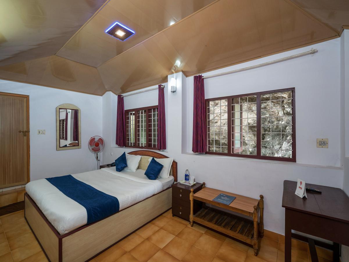 Oyo 10262 Hotel Munnar Rock Exterior photo
