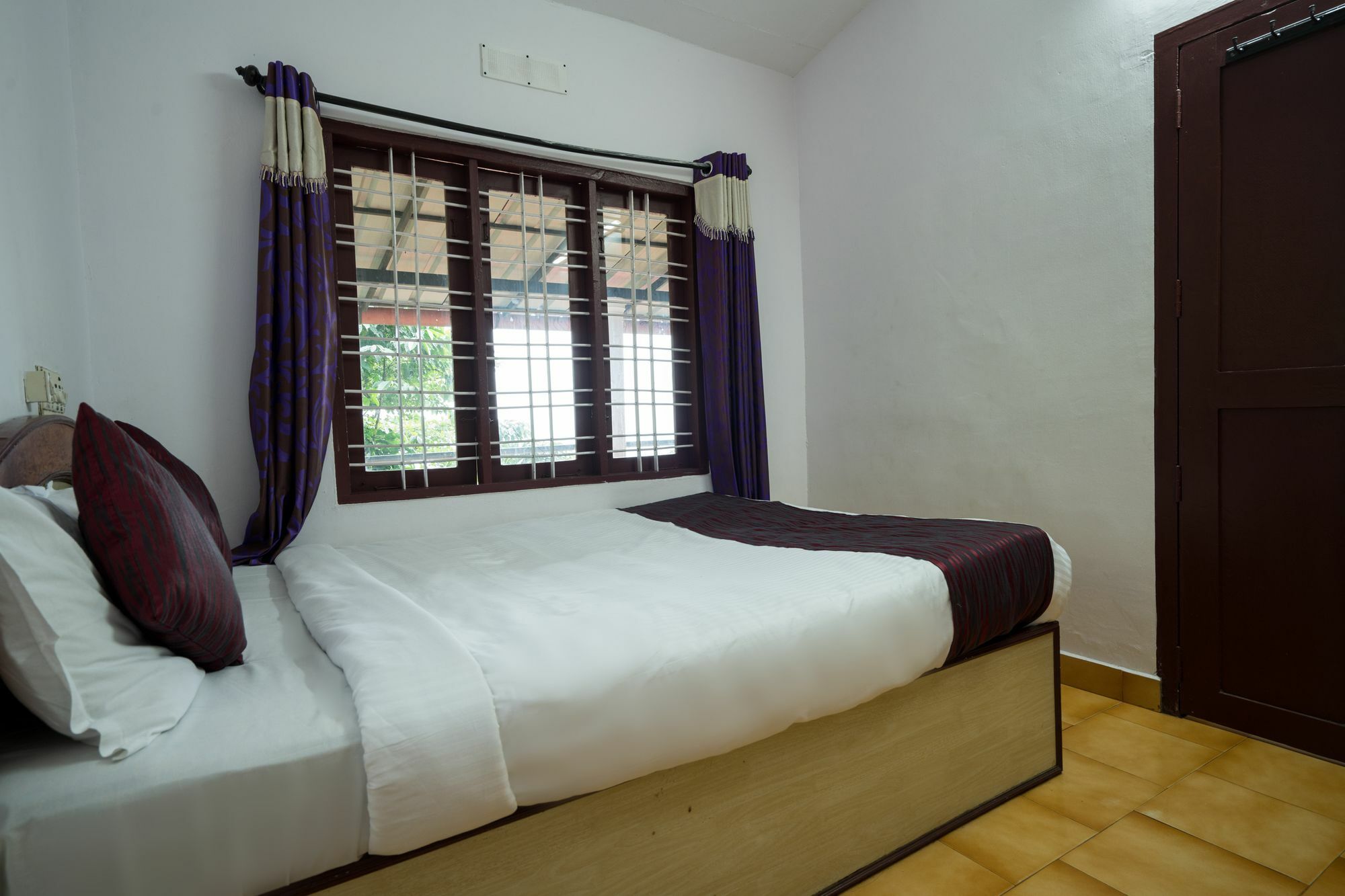 Oyo 10262 Hotel Munnar Rock Exterior photo